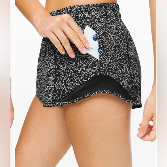 Lululemon Hotty Hot Short II 2.5" in Polar Shift Inverse Alpine White Black 10 - Picture 2 of 14